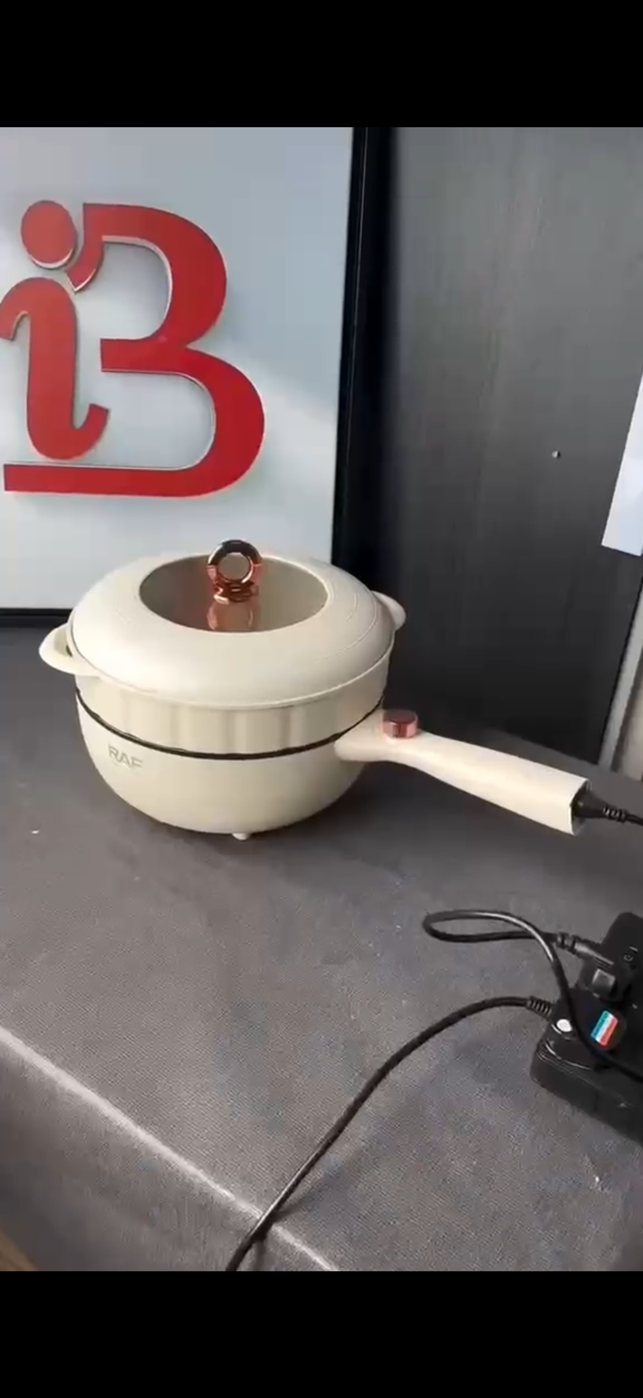 مقلاة كهربائية